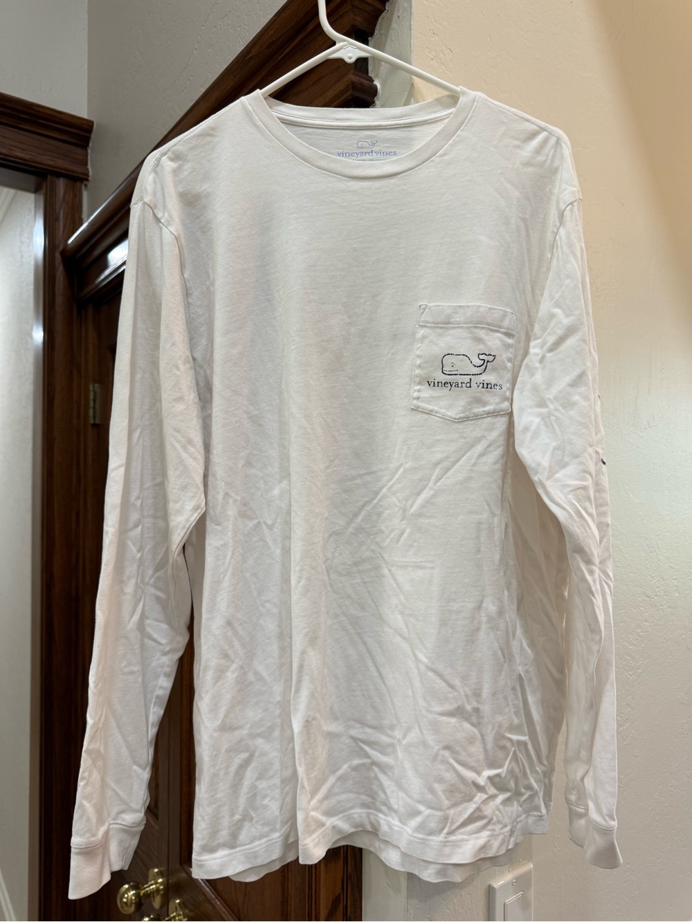 Vineyard Vines White Long-Sleeve Pocket Tee with Whale Logo